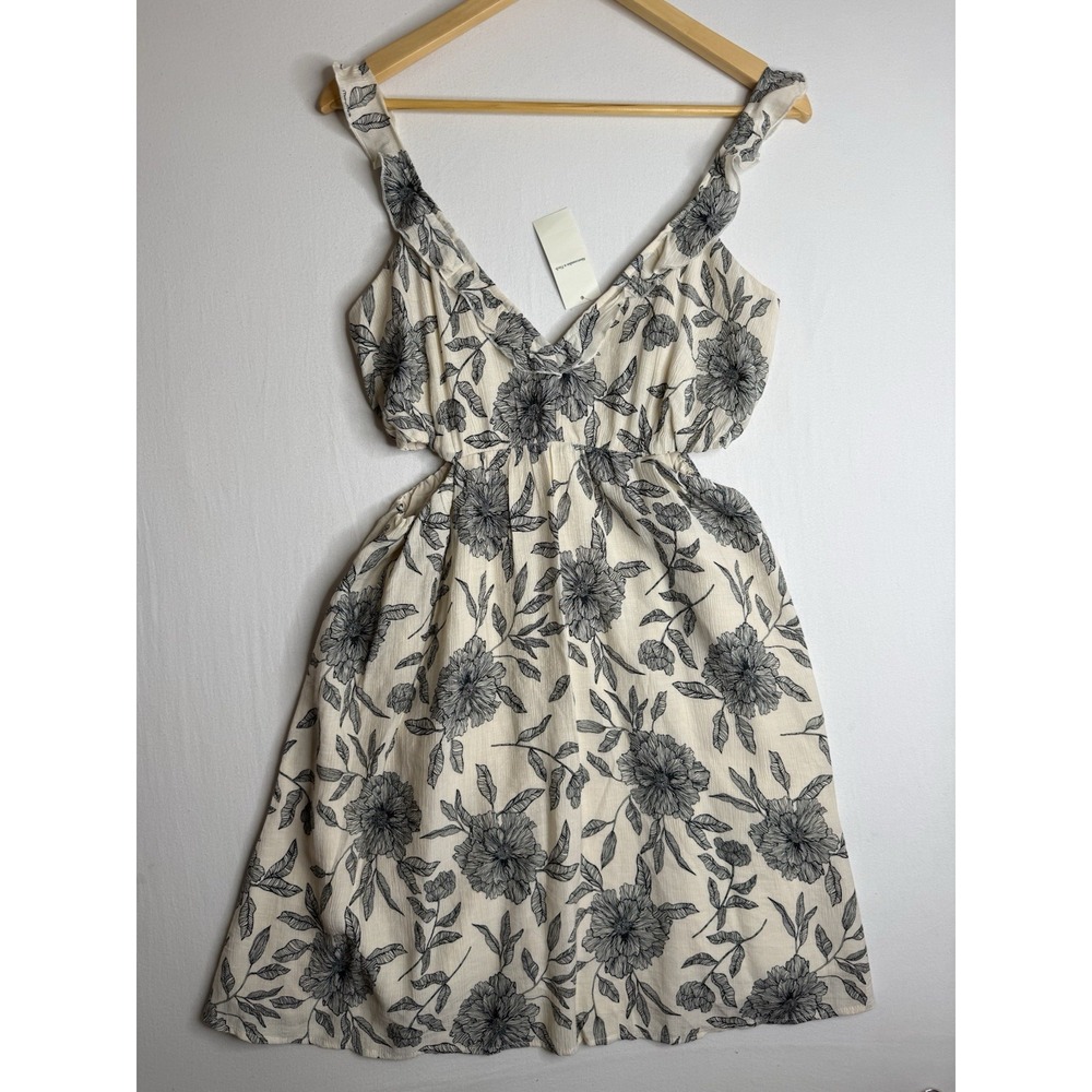 NWT Abercrombie & Fitch Women's Ivory/Black Floral Midi Dress Size Medium Tall